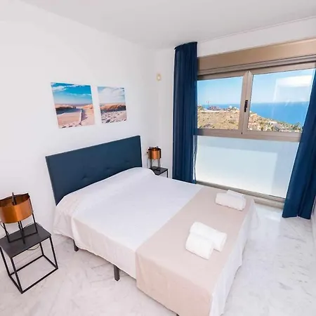 Sky High On The 38th Floor - Sea Views شقة