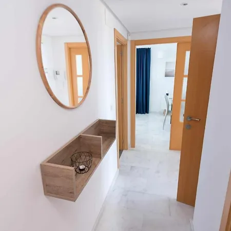 Sky High On The 38th Floor - Sea Views شقة