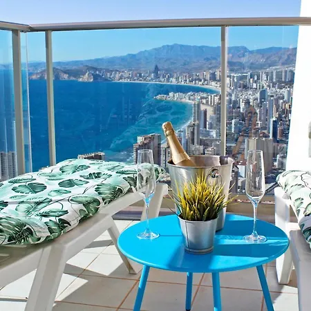 شقة Sky High On The 38th Floor - Sea Views