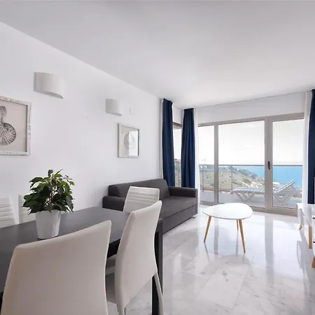 Sky High On The 38th Floor - Sea Views شقة