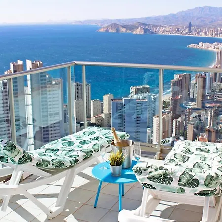 Sky High On The 38th Floor - Sea Views بينايدورم