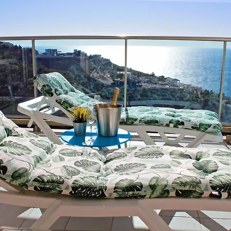 Sky High On The 38th Floor - Sea Views شقة