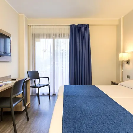 Hotel East By Pierre & 4*