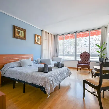 Beautiful Parque Loix 4 Bedroom Shared Pool, Tennis Court Appartement Benidorm