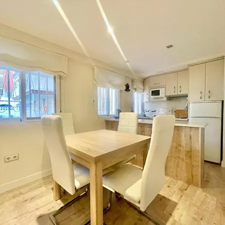 White House Nervion Apartment