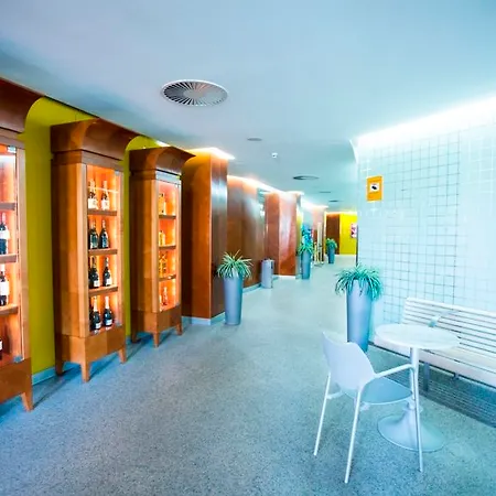 Port Fiesta Park فندق بينايدورم