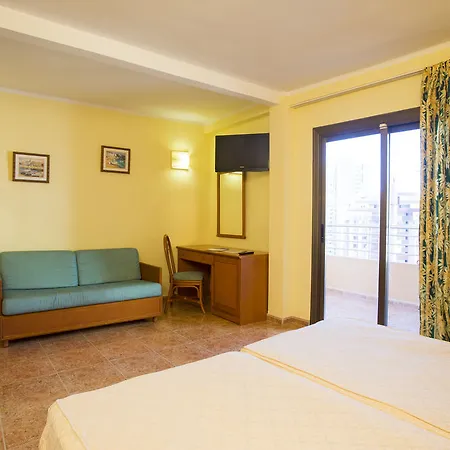 Hotel East By Pierre & 4*