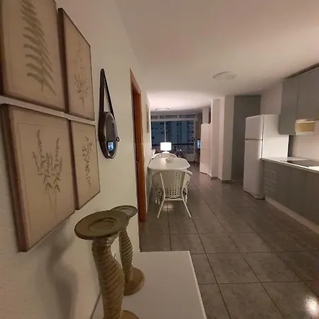 Apartamento Mediterraneo, Muy Centrico, En Plaza Triangular, Soleado, Con Jardines Y Piscina Y La Playa Enfrente Andando, Con Parking Exterior Comunitario