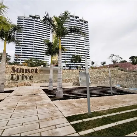 Sunset Drive Komplex On The Poniente Benidorm