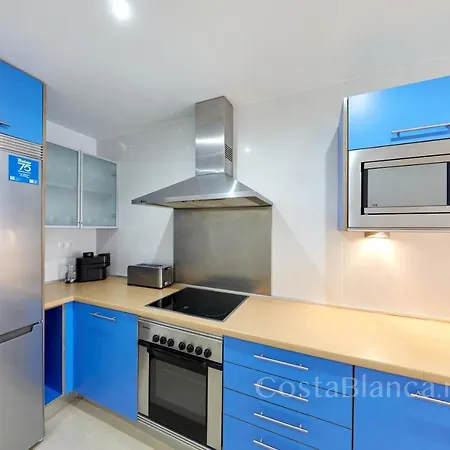 Executive 2 Bedroom Luxury By The Beach With King-size Bed *