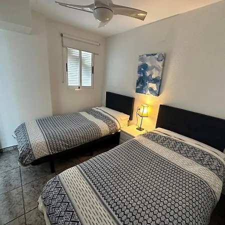 Mediterraneo, Muy Centrico, En Plaza Triangular, Soleado, Con Jardines Y Piscina Y La Playa Enfrente Andando, Con Parking Exterior Comunitario Apartamento *