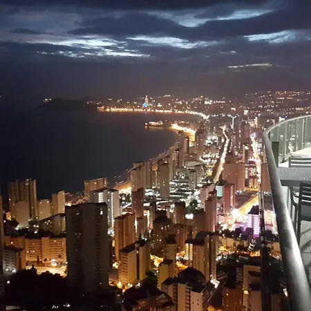 Deluxe Penthouse On The 42nd Floor With Amazing Sea Views Apartman