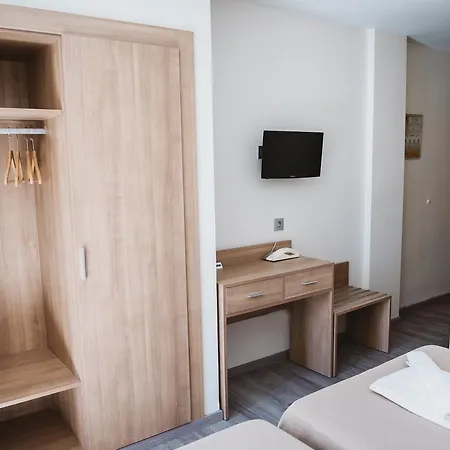 Celymar Hotel *