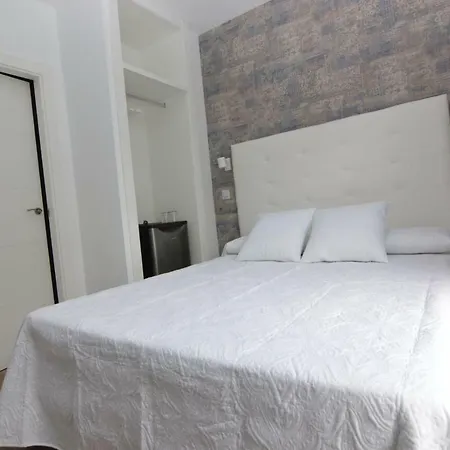 Castillo Hotel *