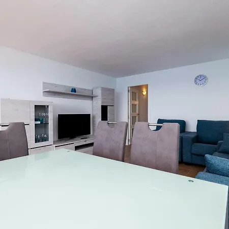 Las Palmeras 10a Apartment *