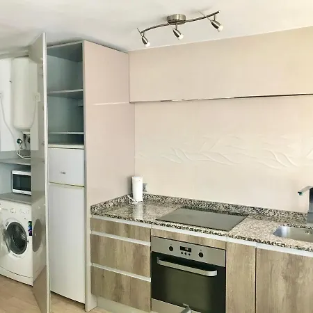 Recently Refurbished Center Apartment