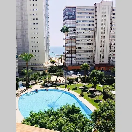 Mediterraneo, Muy Centrico, En Plaza Triangular, Soleado, Con Jardines Y Piscina Y La Playa Enfrente Andando, Con Parking Exterior Comunitario Apartment