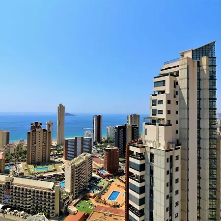 Apartment Seaside Oasis: Beachfront With Pool Benidorm