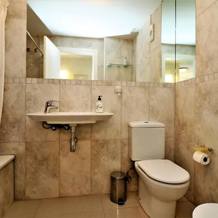 Apartment Seaside Oasis: Beachfront With Pool Benidorm