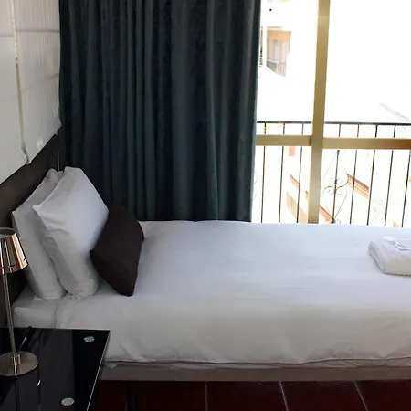 唐璜旅馆 *
