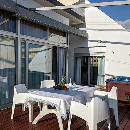 Elegance Sun & Penthouse Apartment