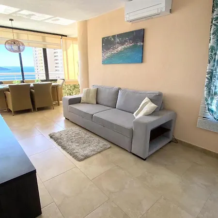 Apartamento с видом на море и горы Benidorm