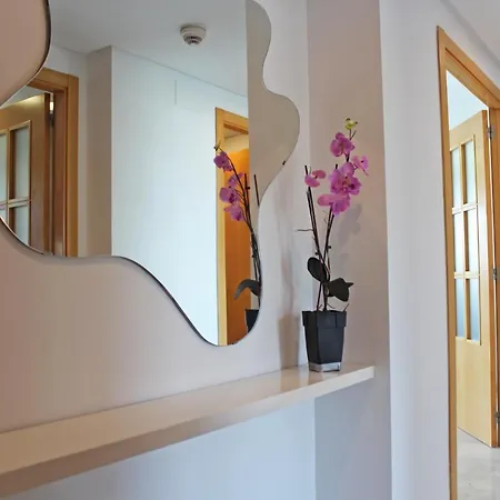 Apartment Highrise With Stunning Views From Private Balcony 85 *