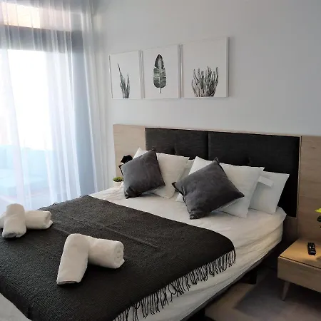 Sunset Waves Luxury 3 Apartment *