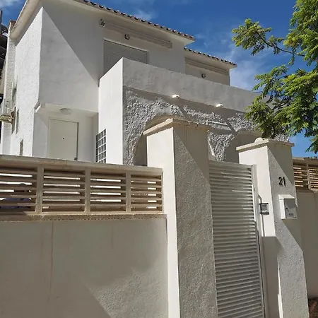 Casa Mya Con Terreno Privado Y Parking Compartido - A 800m De Playa Poniente Holiday home *