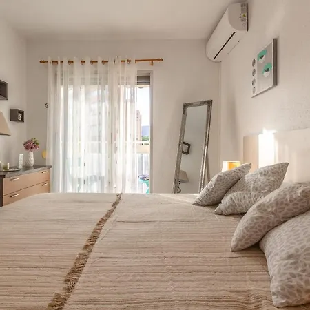 Apartment 2br Flat - Aircon - 5 Min Walk To Beach *