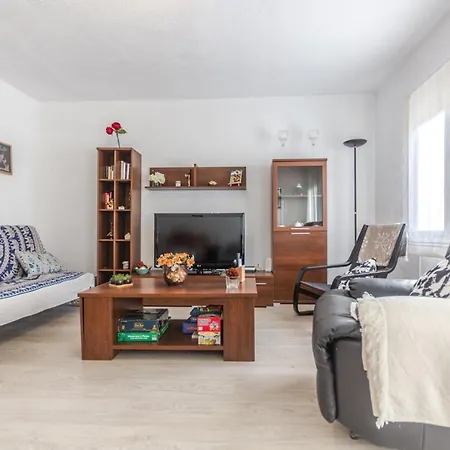 Apartment 2br Flat - Aircon - 5 Min Walk To Beach *
