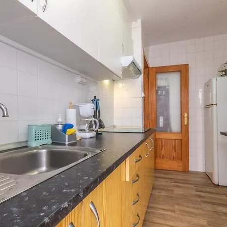 2br Flat - Aircon - 5 Min Walk To Beach *