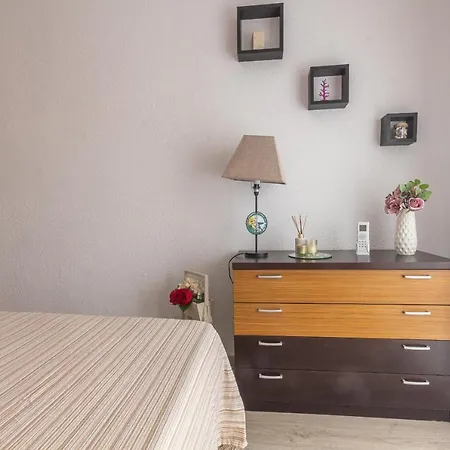 2br Flat - Aircon - 5 Min Walk To Beach *