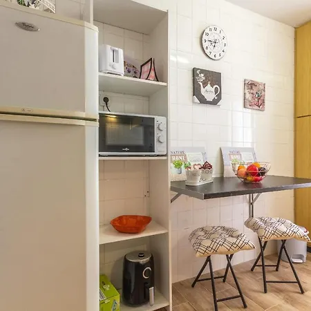 2br Flat - Aircon - 5 Min Walk To Beach