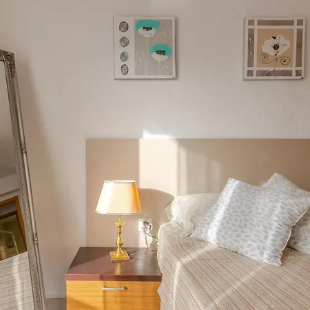 Apartment 2br Flat - Aircon - 5 Min Walk To Beach
