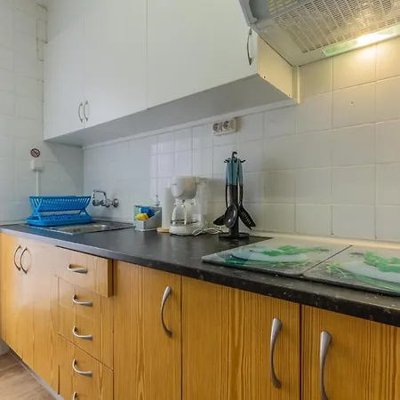 Apartment 2br Flat - Aircon - 5 Min Walk To Beach *