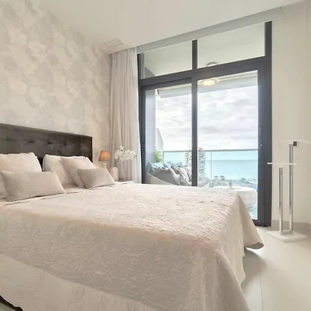 Sunset Drive Deluxe Apartment