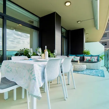 Sunset Drive Deluxe Apartment