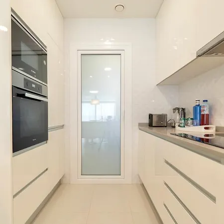 Sunset Drive Deluxe Apartment