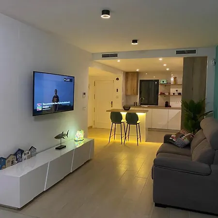 Premium Apt Views Pool Paddle Parking Apartment