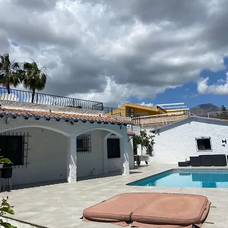 Con Piscina A Un Paso De La Playa Сasa de vacaciones