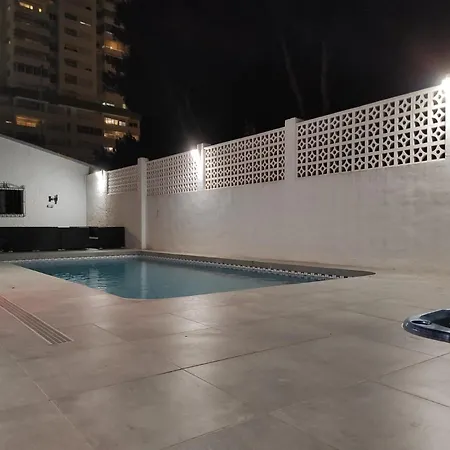 Con Piscina A Un Paso De La Playa Сasa de vacaciones *