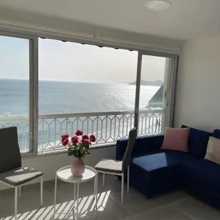 Precioso A Estrenar En Primera Linea De Playa Benidorm