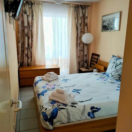 Piso En La Primera Linea Del Mar Con 2 *