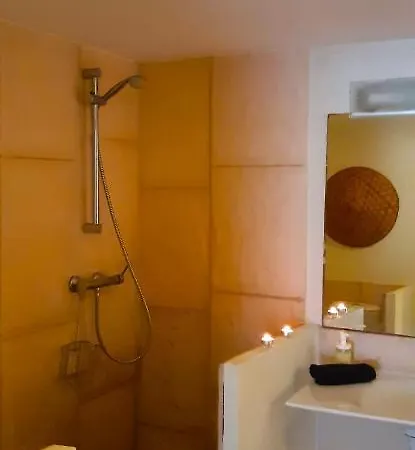 홈스테이 - Kitchen, Pool, Barbecue And Large Garden 베니돔