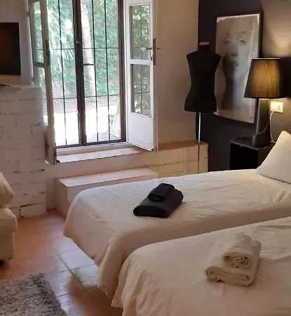 - Kitchen, Pool, Barbecue And Large Garden 베니돔
