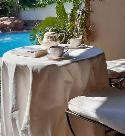 홈스테이 - Kitchen, Pool, Barbecue And Large Garden 베니돔
