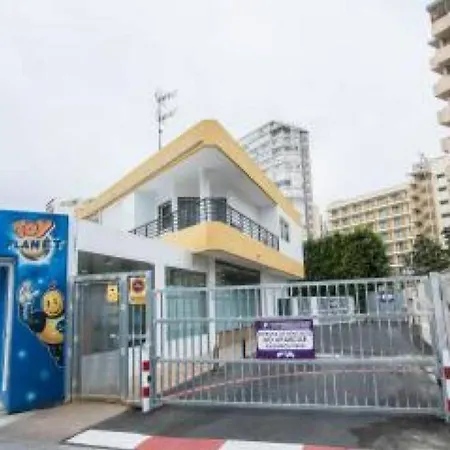 Queen Apartment. Cozy & Close To The Beach Apartment. Pool/parking. *
