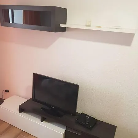 Queen Apartment. Cozy & Close To The Beach Apartment. Pool/parking. Apartment *