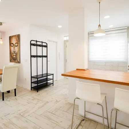 Holiday home Loft Con Terreno Privado Y Parking Compartido - A 800m De Playa Poniente